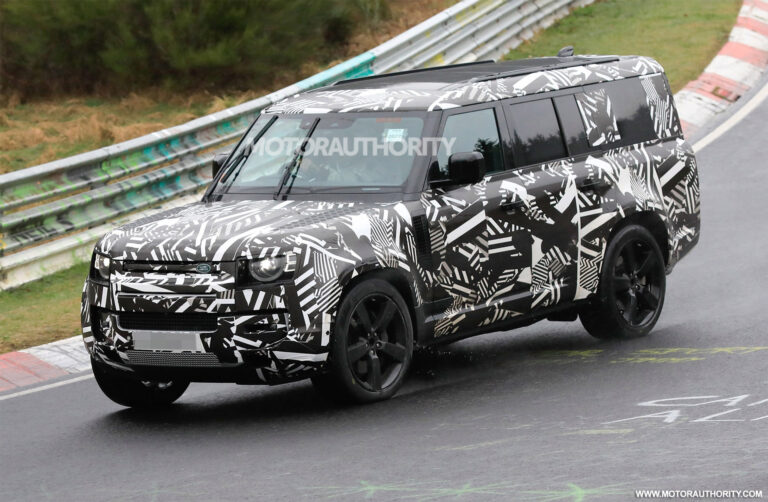 1649334418 2023 Land Rover Defender 130 V 8 spy shots New Defender