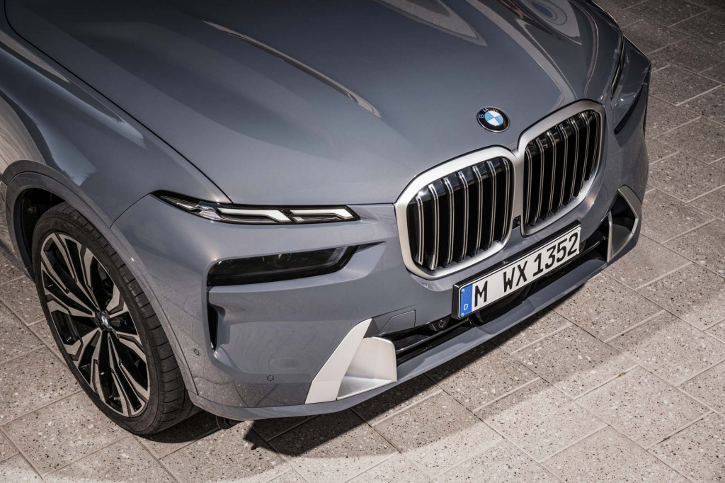2023 BMW X7