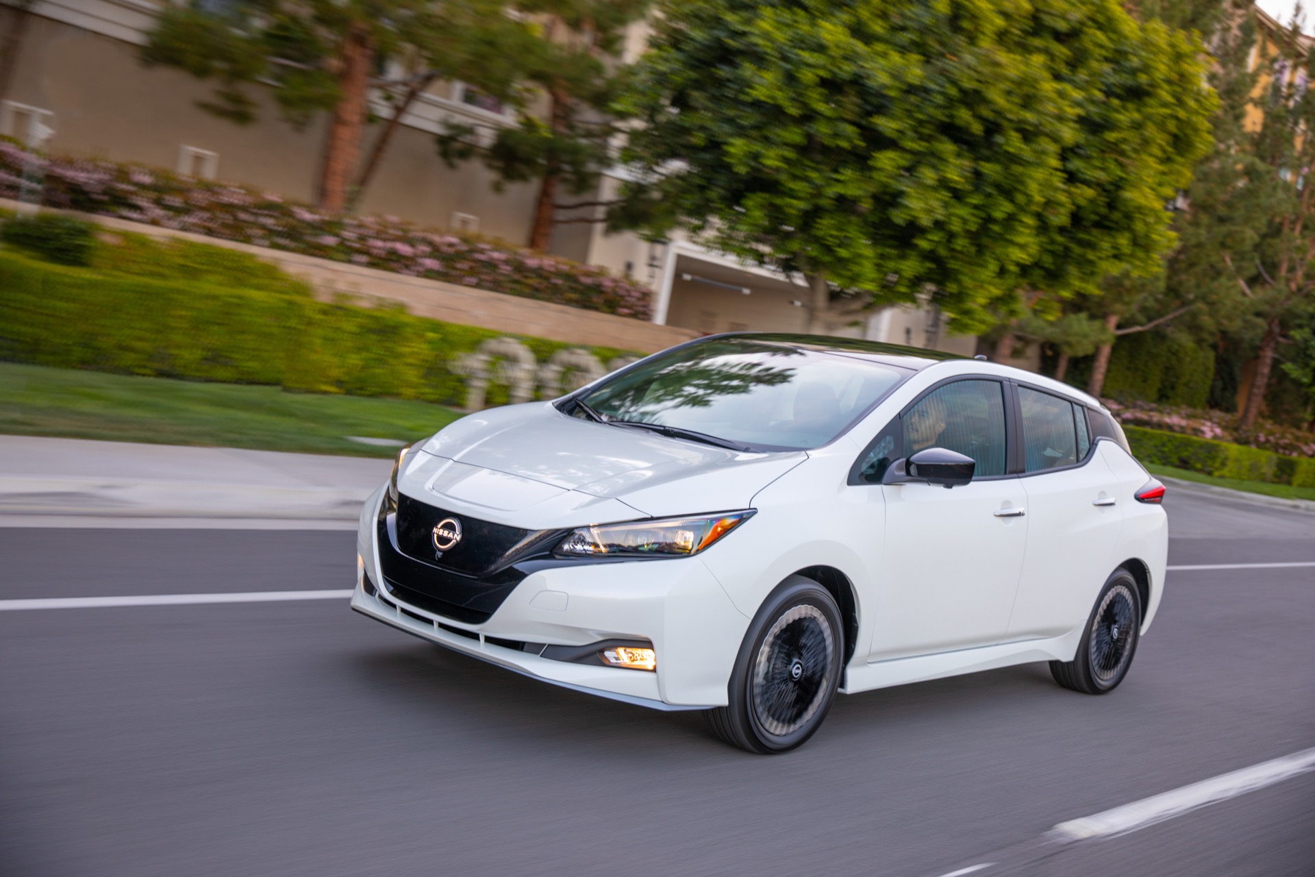 2023 Nissan Leaf heads to New York auto show with