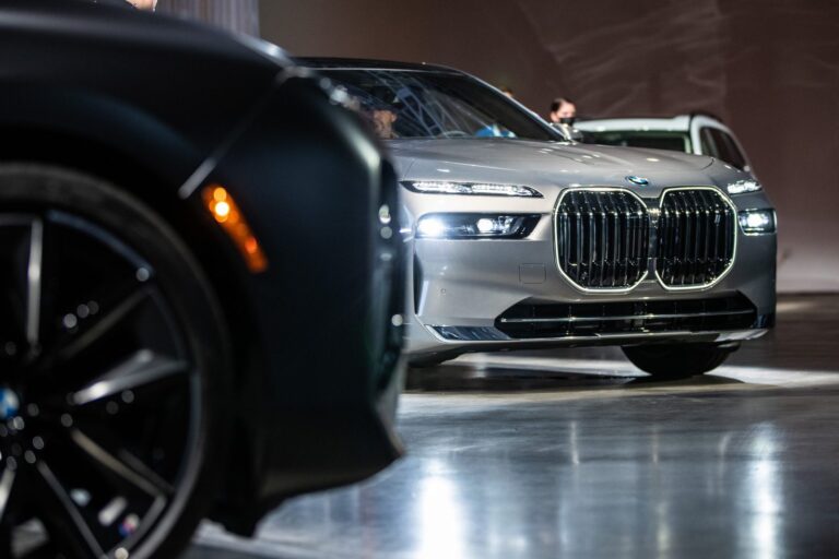 Hands on With the 2023 Electric BMW I7 BMW 760i