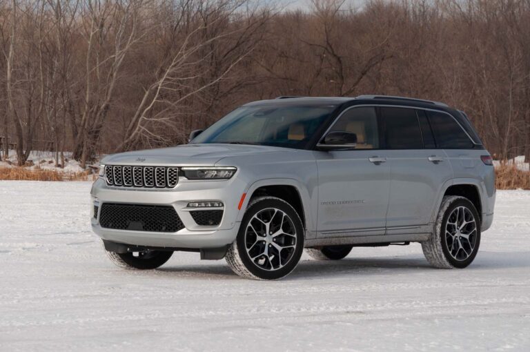 1653307793 2022 Jeep Grand Cherokee Summit Reserve targets luxury establishment