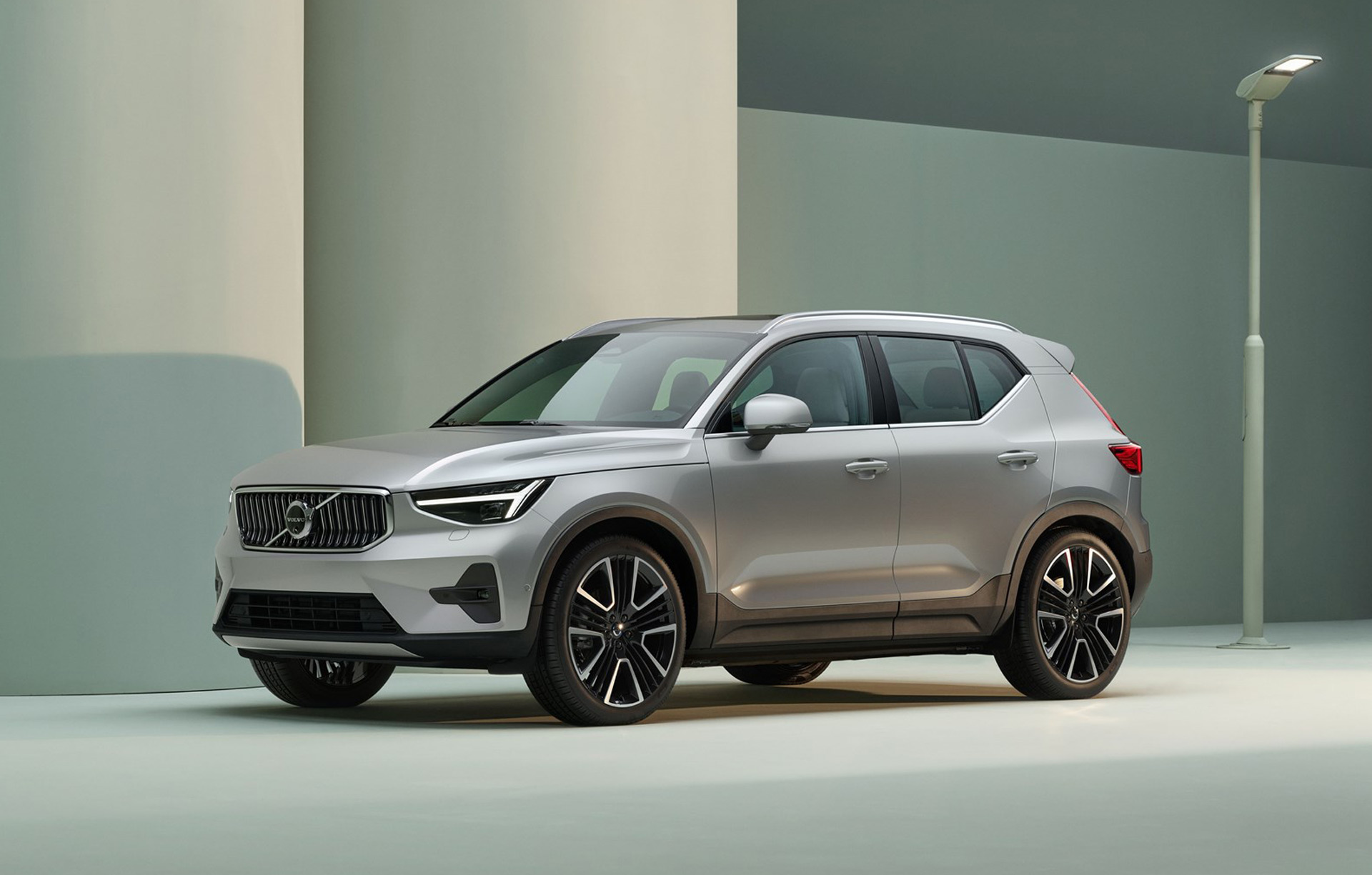 2023 Volvo XC40 arrives with new look fully electrified powertrain
