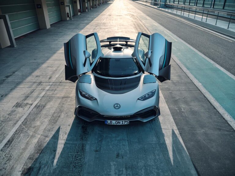 Mercedes-AMG ONE doors