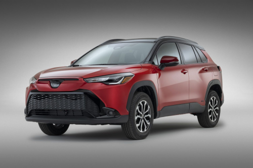 2023_Toyota_Corolla_Cross_Hybrid_SE_001-1500x1000