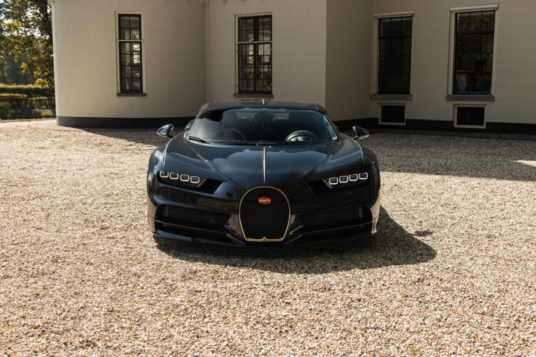 Bugatti Chiron L&rsquo;&Eacute;b&eacute; front