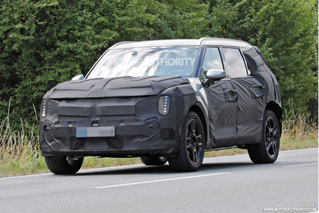 2024 Kia EV9 spy shots - Photo credit: S. Baldauf/SB-Medien