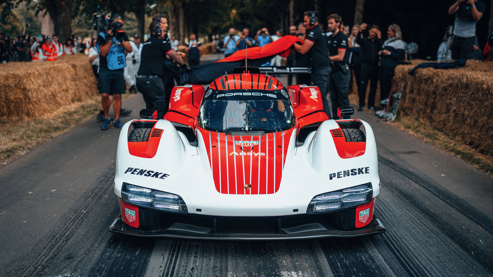 Watch Porsches 963 LMDh racer test at Sebring