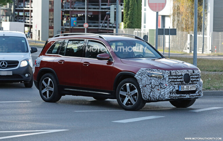 1659530167 Boxy compact crossover due for update