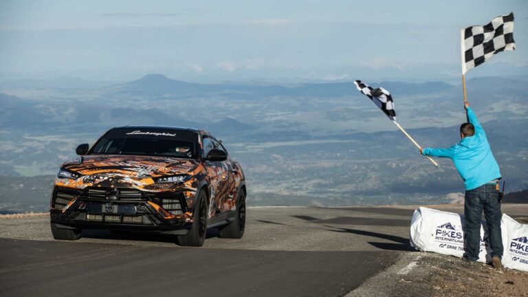 1660154209 Updated Lamborghini Urus climbs Pikes Peak in record time