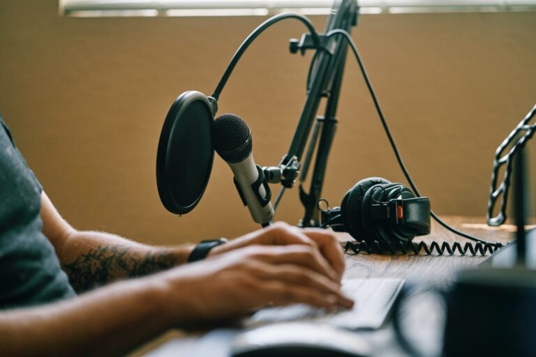 1661241862 5 Best EV Podcasts of 2022