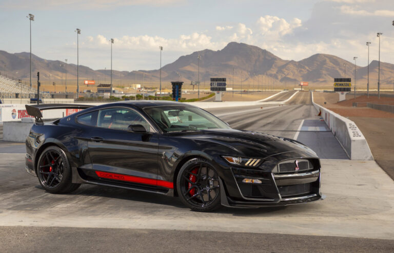 1661259728 Ford Mustang Shelby GT500 Code Red is a 1300 hp straight line