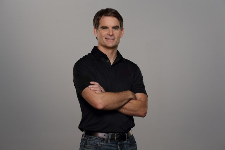 1661358627 Jeff Gordon coming out or retirement for a single weekend