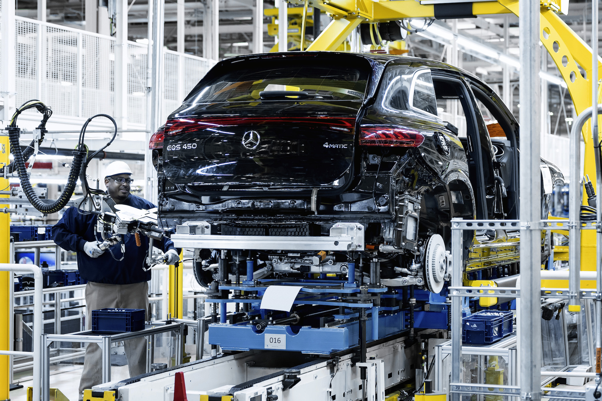 1661450178 2023 Mercedes Benz EQS SUV production begins in Alabama