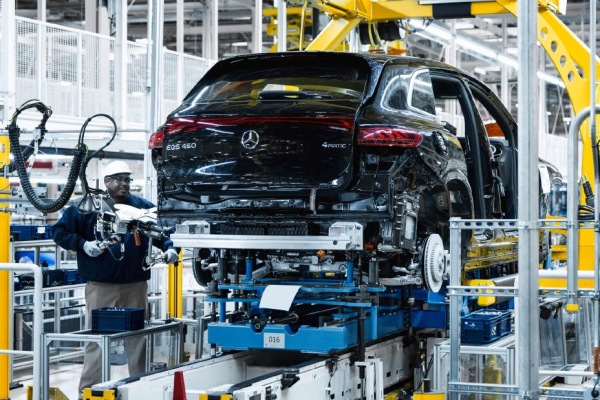 1661520721 Start of Production for the new EQS SUV at Mercedes Benz