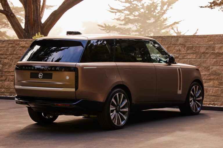 Range Rover SV Camel Edition rear