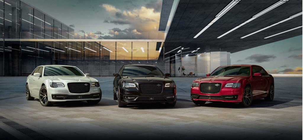 Chrysler will offe the 2023 300C in Gloss Black, Velvet Red, and Bright White paint
