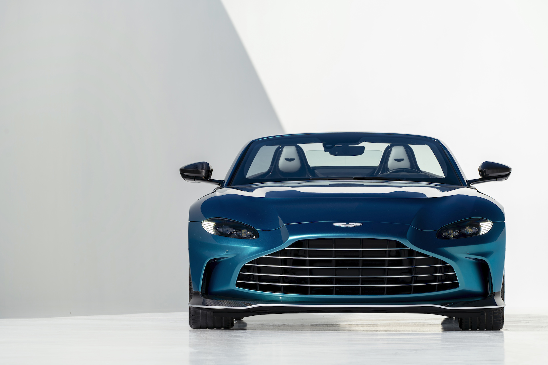 1664540964 Geely buys 76 stake in Aston Martin
