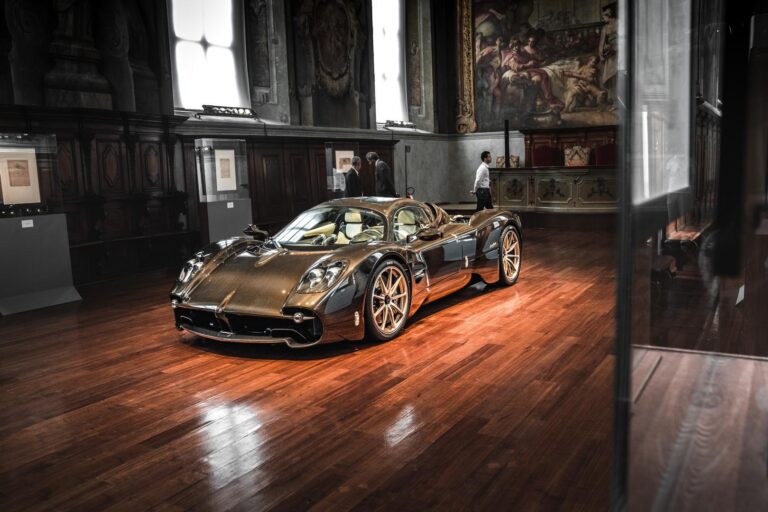 Pagani Utopia Carbon