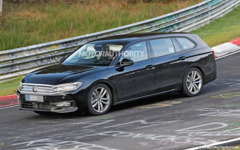 1665787313 Redesigned 2023 Volkswagen Passat Variant spied