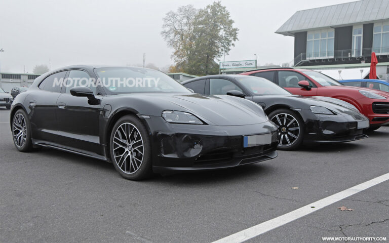1666620026 2024 Porsche Taycan Sport Turismo spy shots
