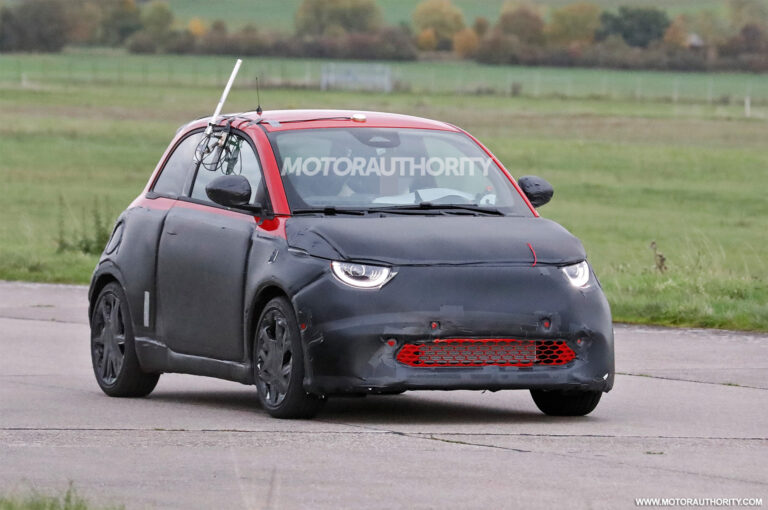 1667473454 2024 Fiat 500 Abarth EV spy shots