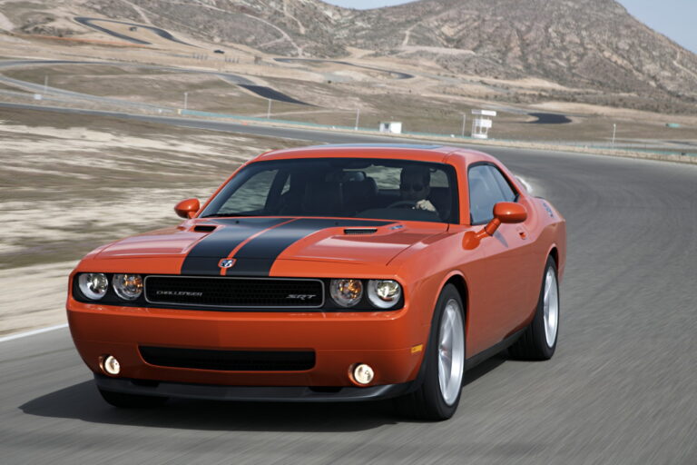 1667572546 Owners of older Dodge and Chrysler vehicles told to stop