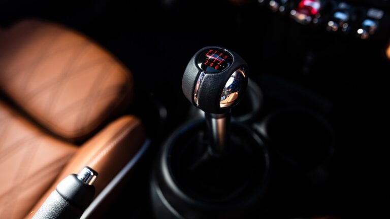 1667840304 Mini wants to teach you how to drive a manual
