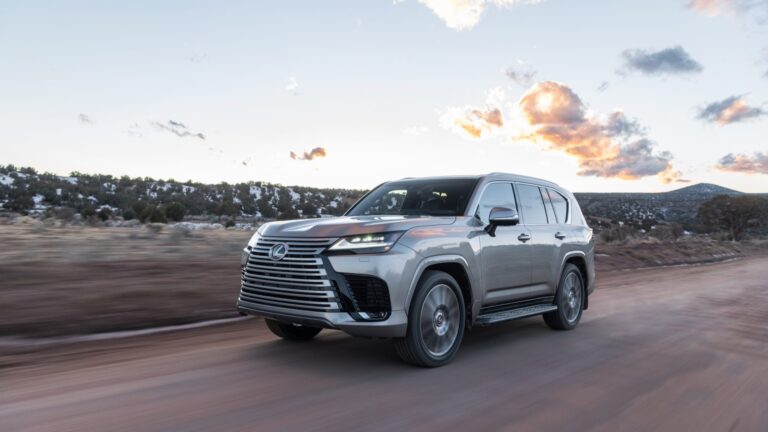 1668782081 2023 Lexus LX 600 continues with minor changes