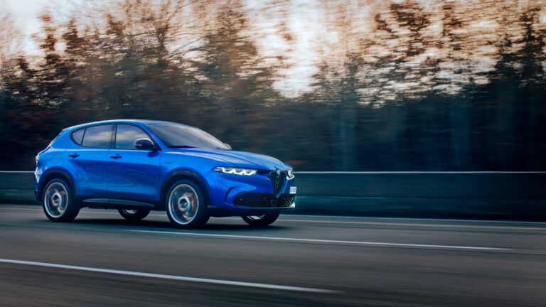 2023 Alfa Romeo Tonale goes plug in hybrid only in US