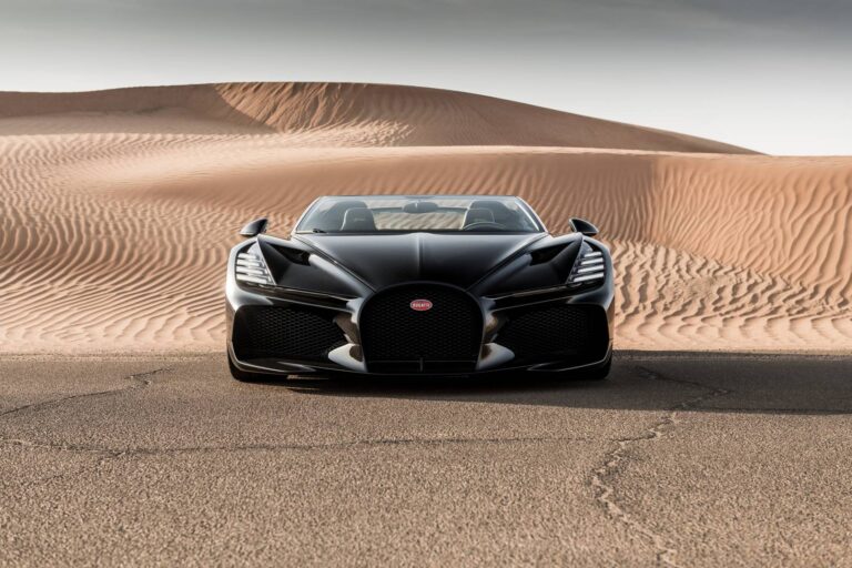 Bugatti W16 Mistral Looks Stunning in the Arabian Desert