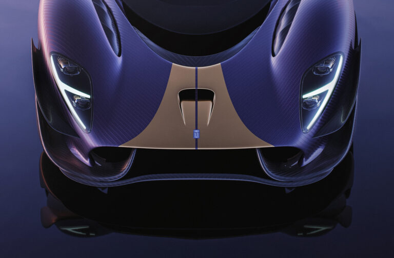 De Tomaso P900 Hamilton drives a GT R Todays Car News