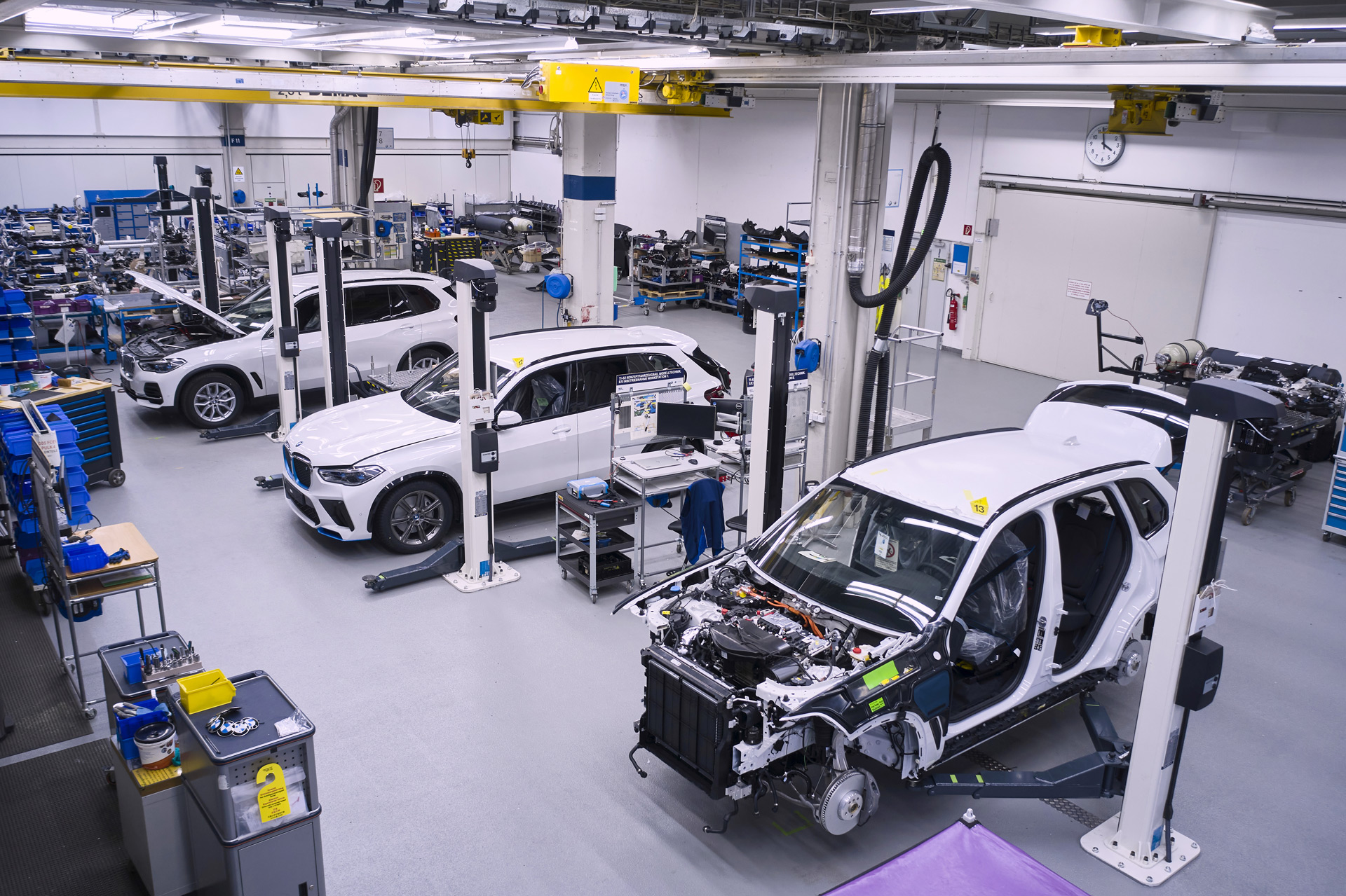 1670327086 BMW iX5 hydrogen fuel cell SUV goes into production