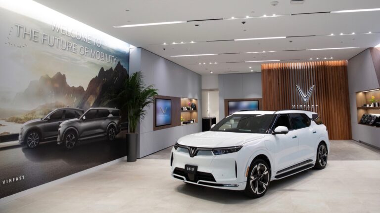 VinFast proceeds with the IPO and plans to list on