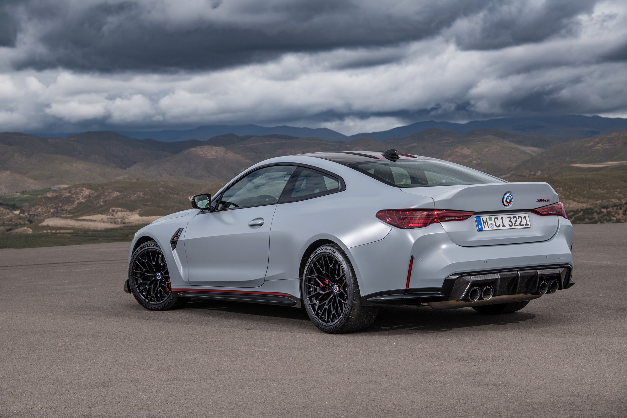 1672776272 895 Video review Can the 2023 BMW M4 CSL live up