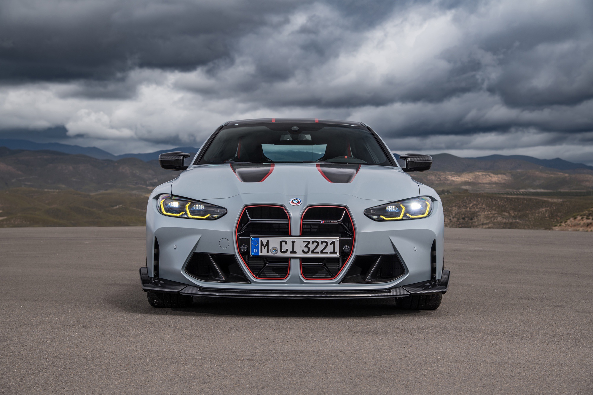 1672776272 984 Video review Can the 2023 BMW M4 CSL live up