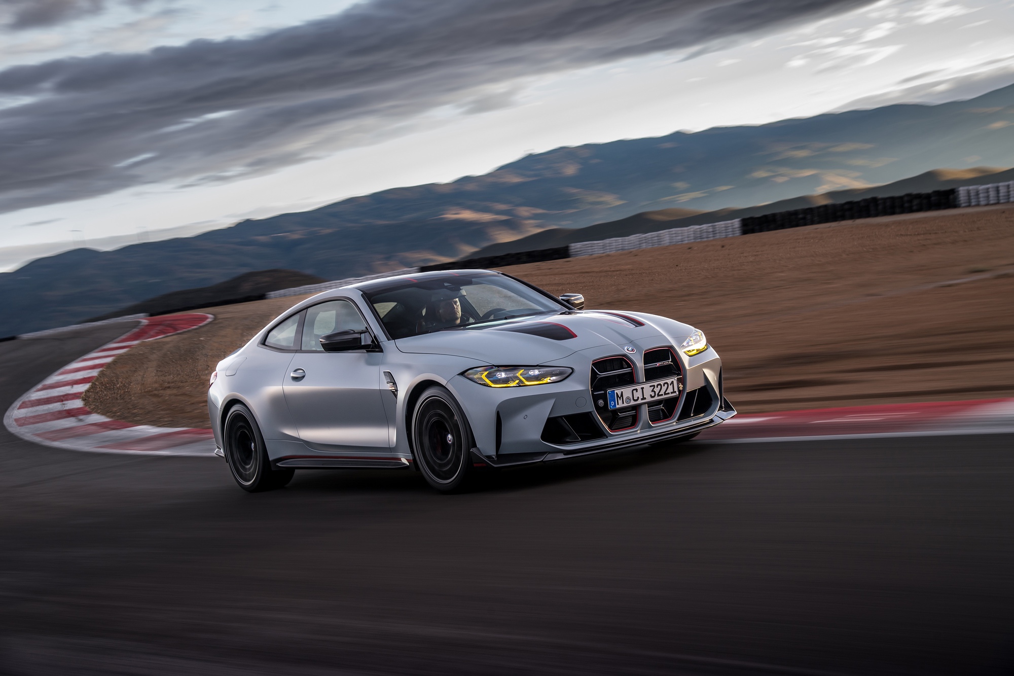1672776275 860 Video review Can the 2023 BMW M4 CSL live up