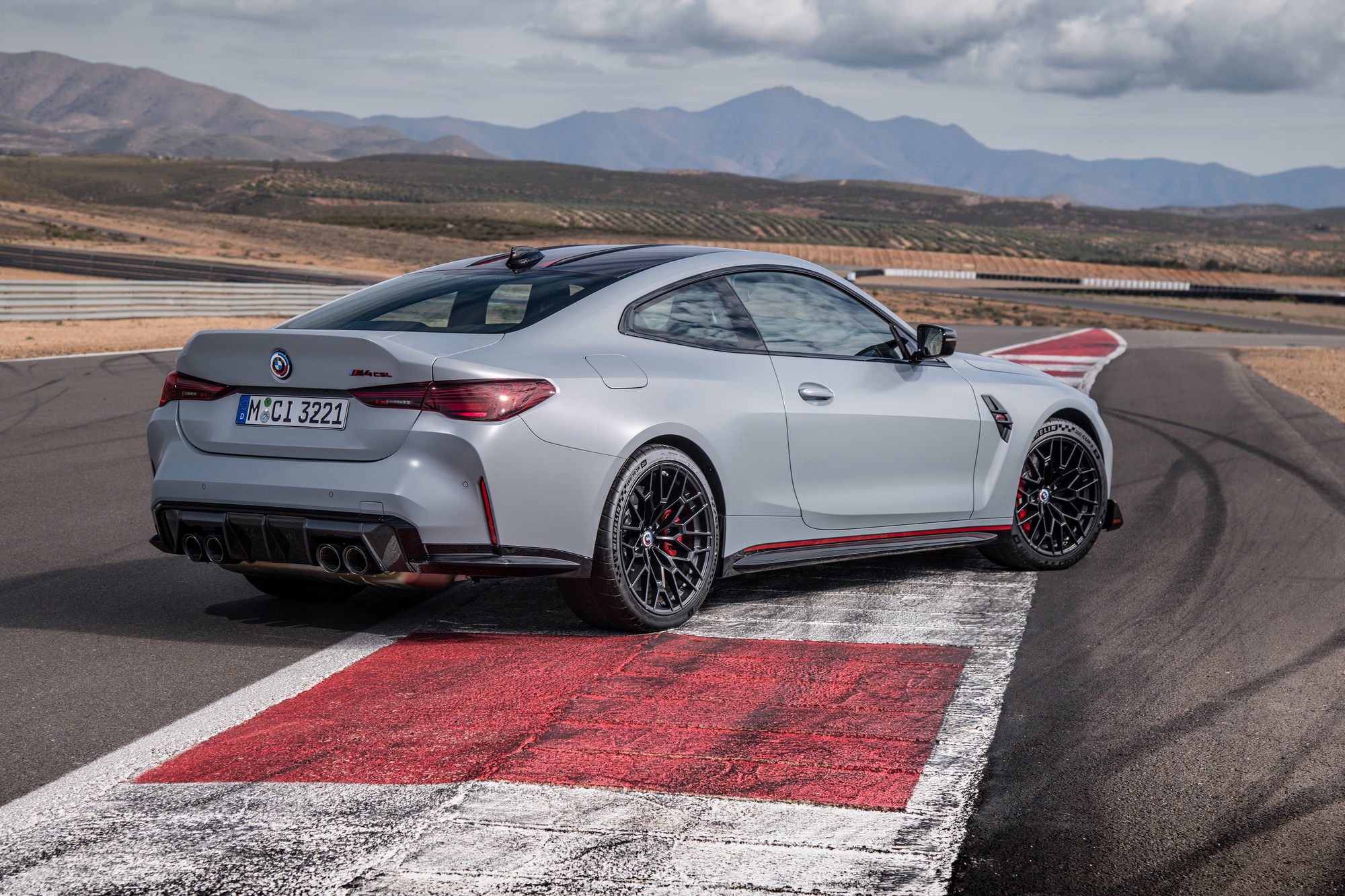 Video review Can the 2023 BMW M4 CSL live up