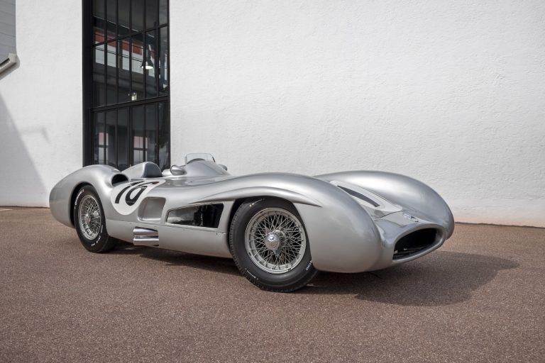 1739816258 Record auction of the Mercedes W6 Rennwagen from 1954