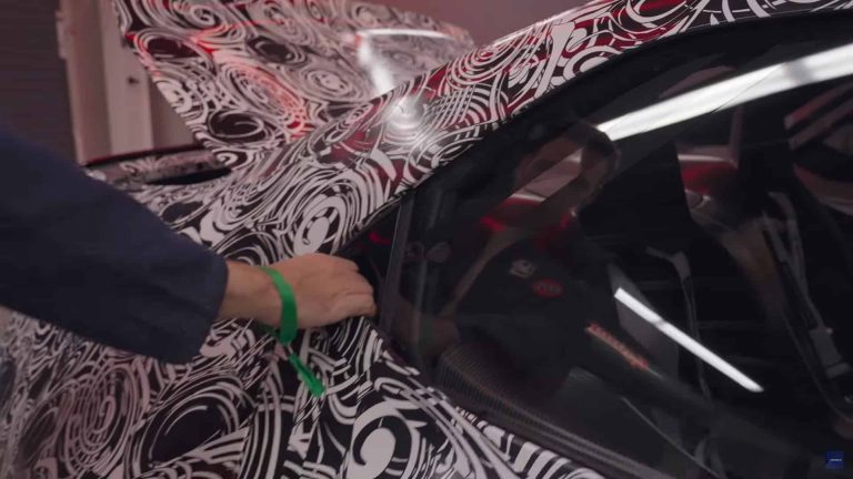 1739825159 BMW transforms the Hofmeisterknick into a door handle