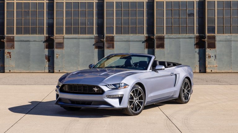 1740832220 Ford Mustang once again remembered the phantom steering