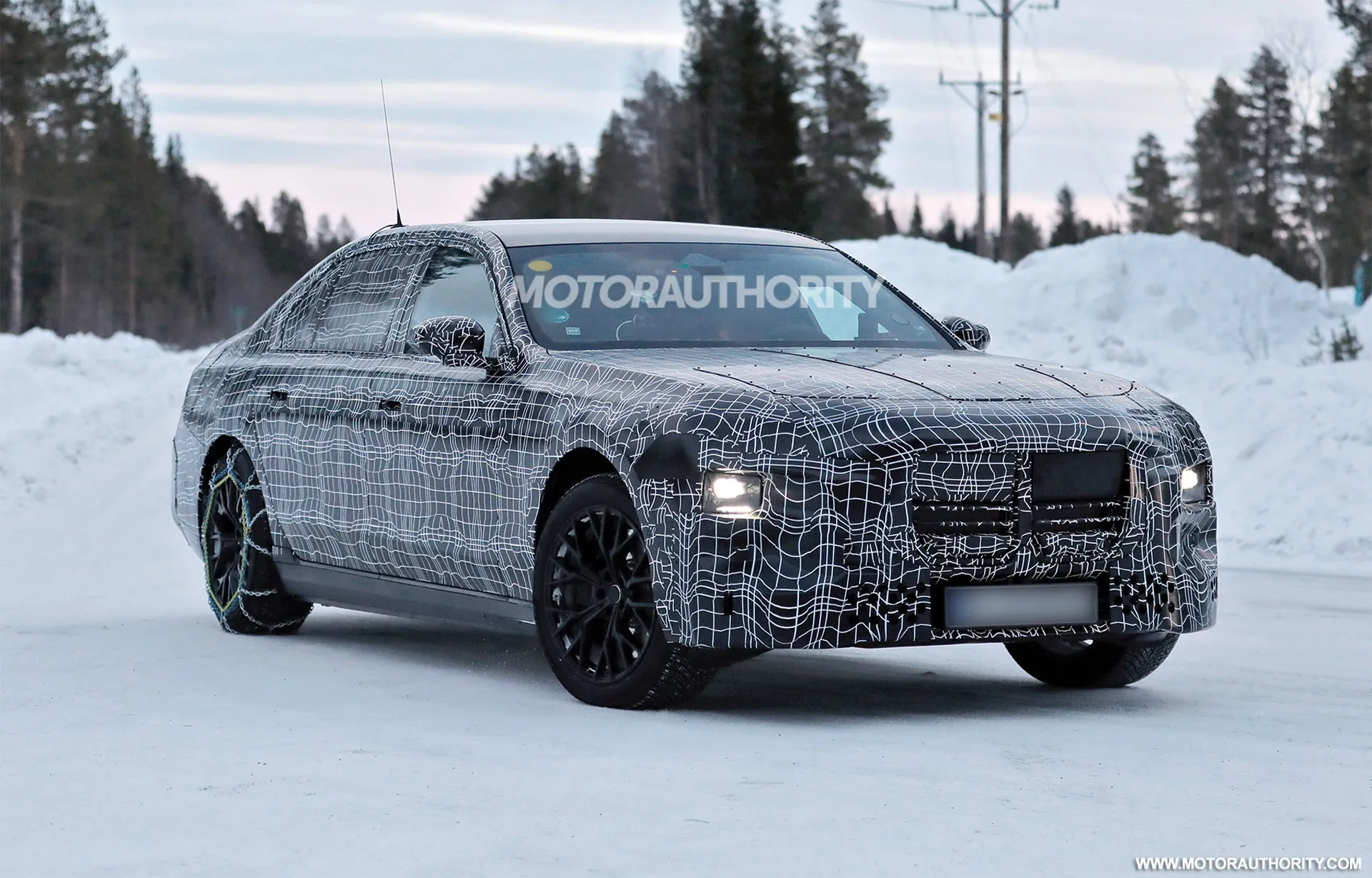 1741264860 2027 BMW 7 Series spied on with a large update.webp