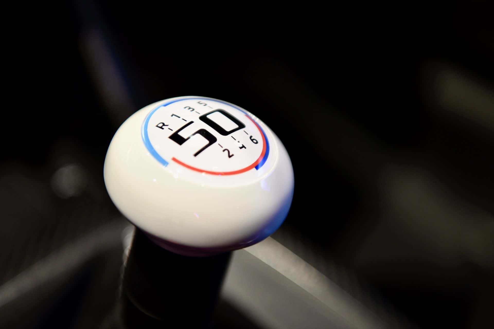 1742562410 BMW does not close the door of the manuals despite