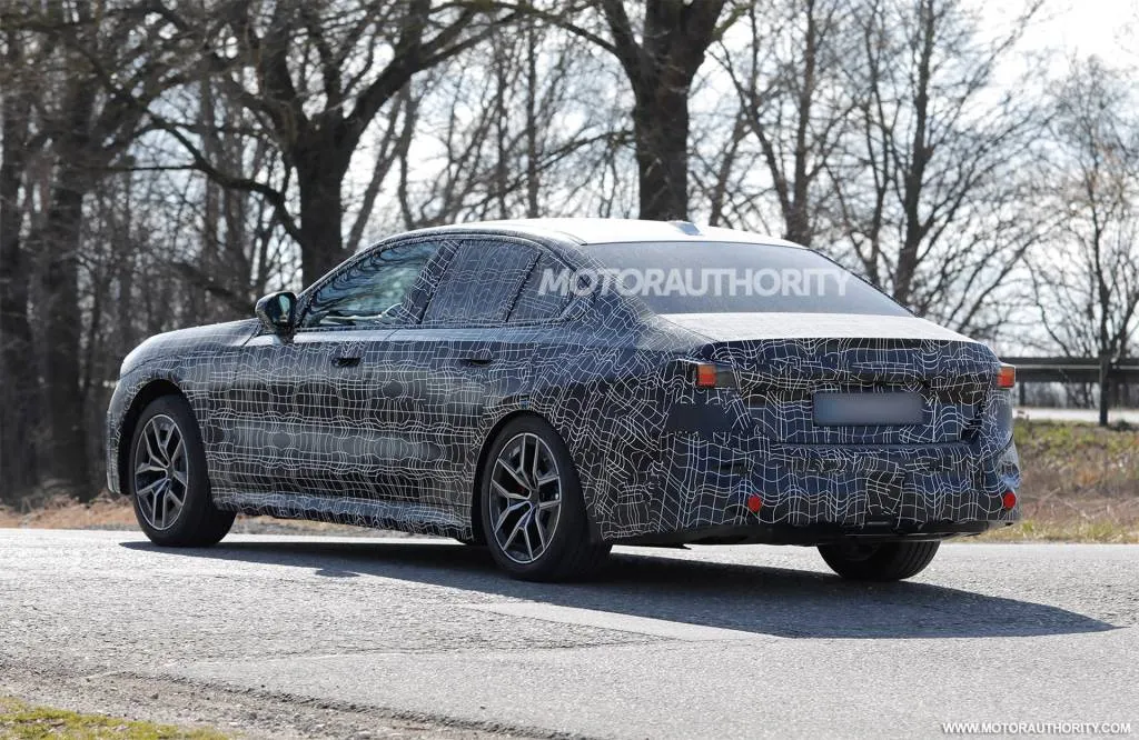 2028 BMW 5 series Facelift Spy Shots - Photo About Baldauf