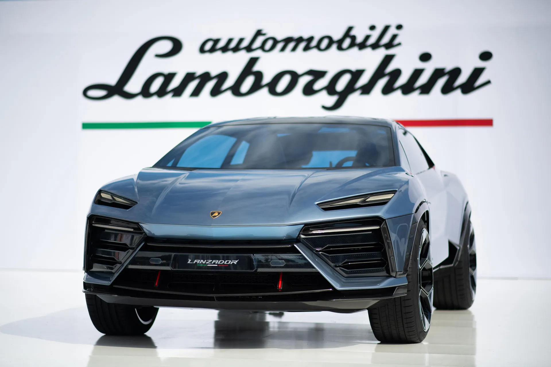 The Lamborghini EV platform supports 980 volts 2000 hp.webp