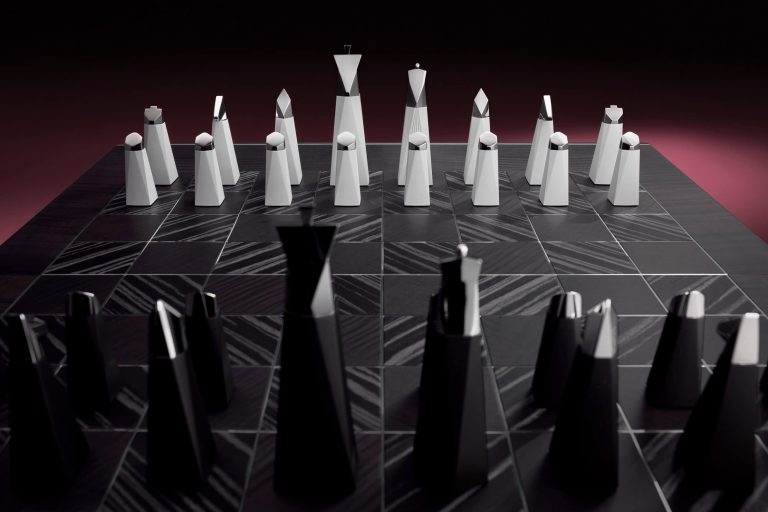 ROLLS ROYCE CHESS SET 3