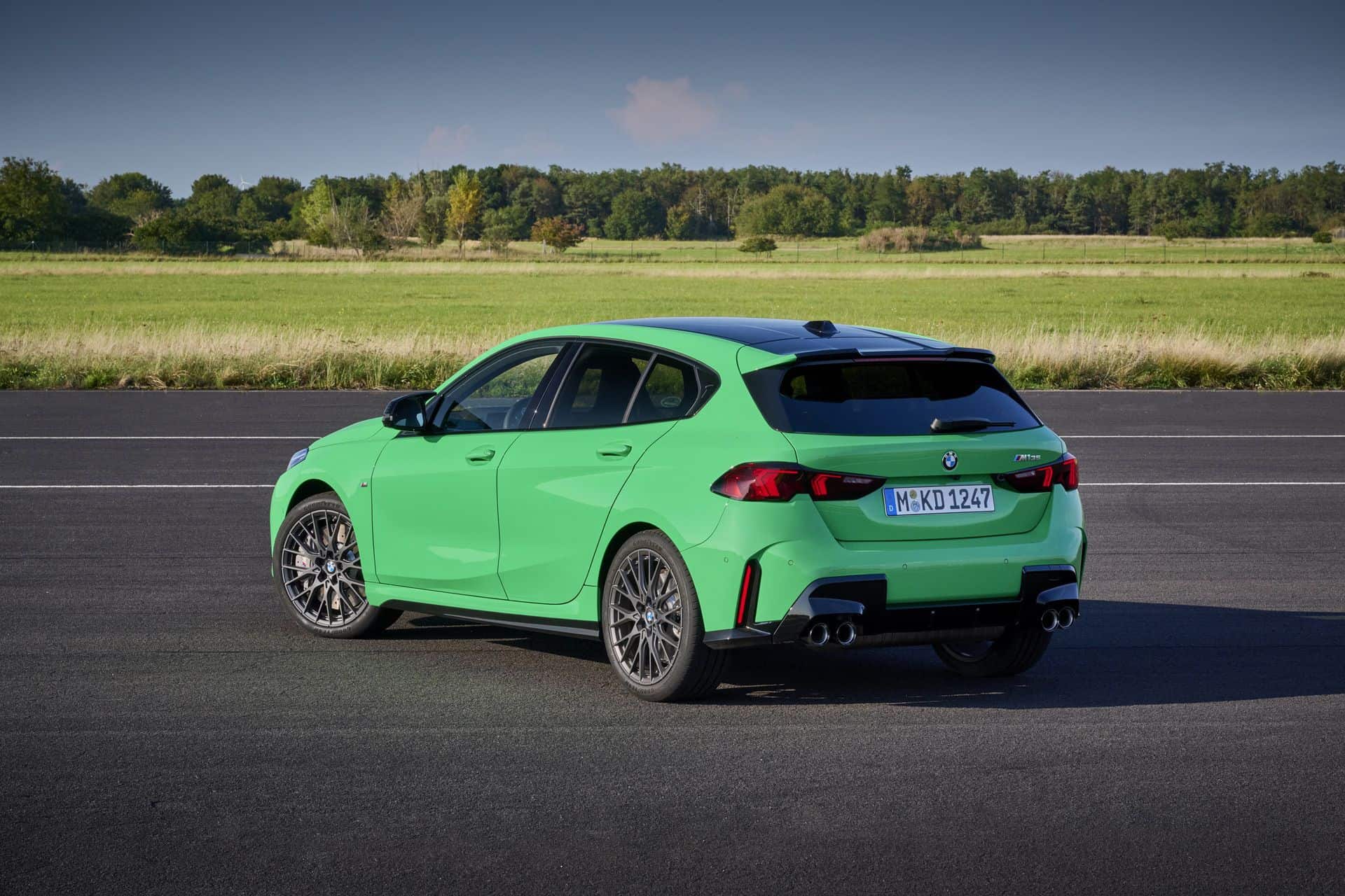 1745681923 BMW I1 NB0 Fliesheck in 2028 with rear wheel drive