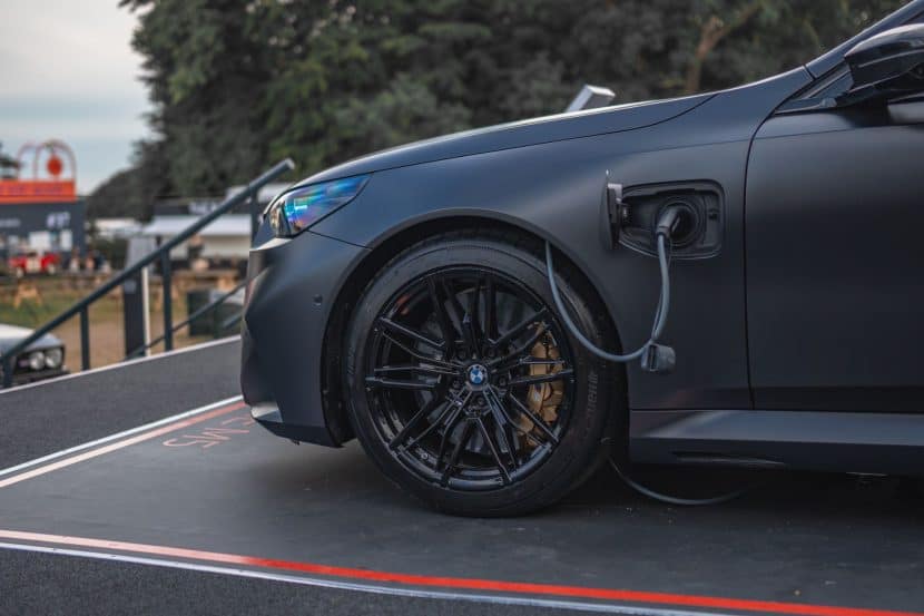 BMW M5 charge
