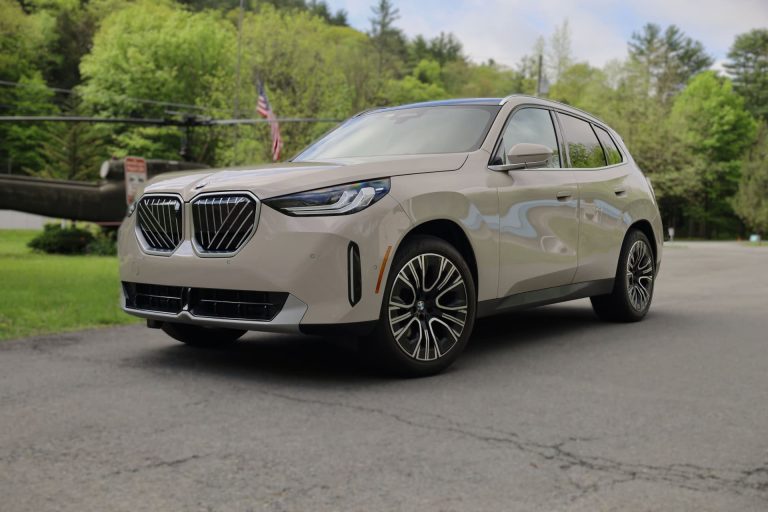 2025 BMW X3 front three-quarters