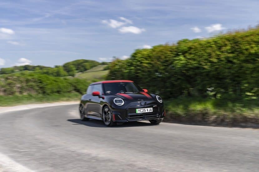 Mini Cooper JCW Electric J01 Midnight Black 13