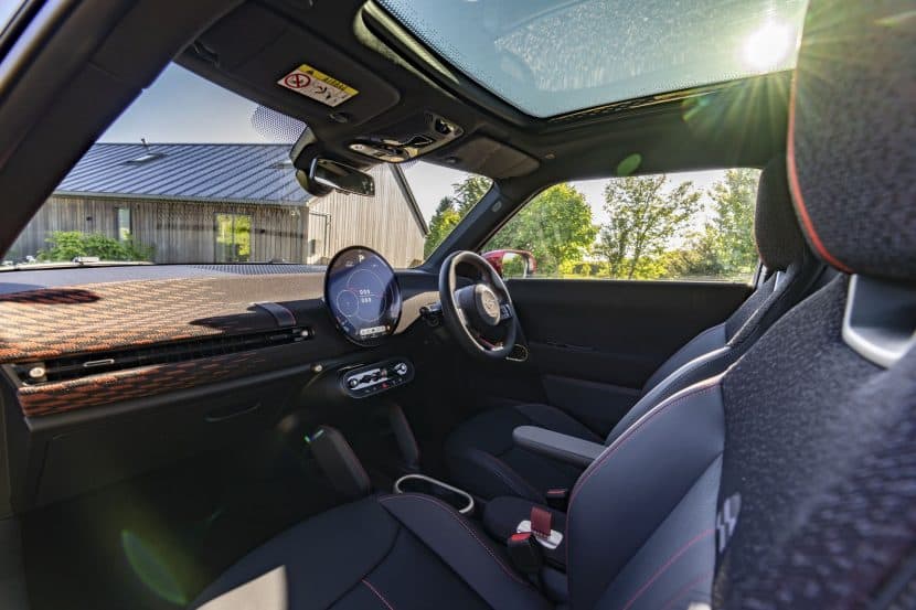 Mini Cooper JCW Electric J01 Midnight Black 31